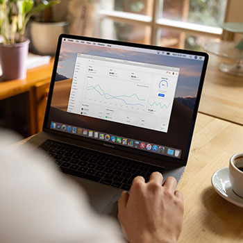 颜射在写作业的女学生-网黄